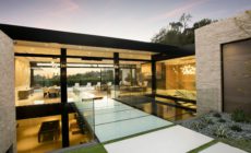 Hillcrest i Trousdale i Beverly Hills av McClean Design. Exklusiv arkitektur och ett exklusivt hem.