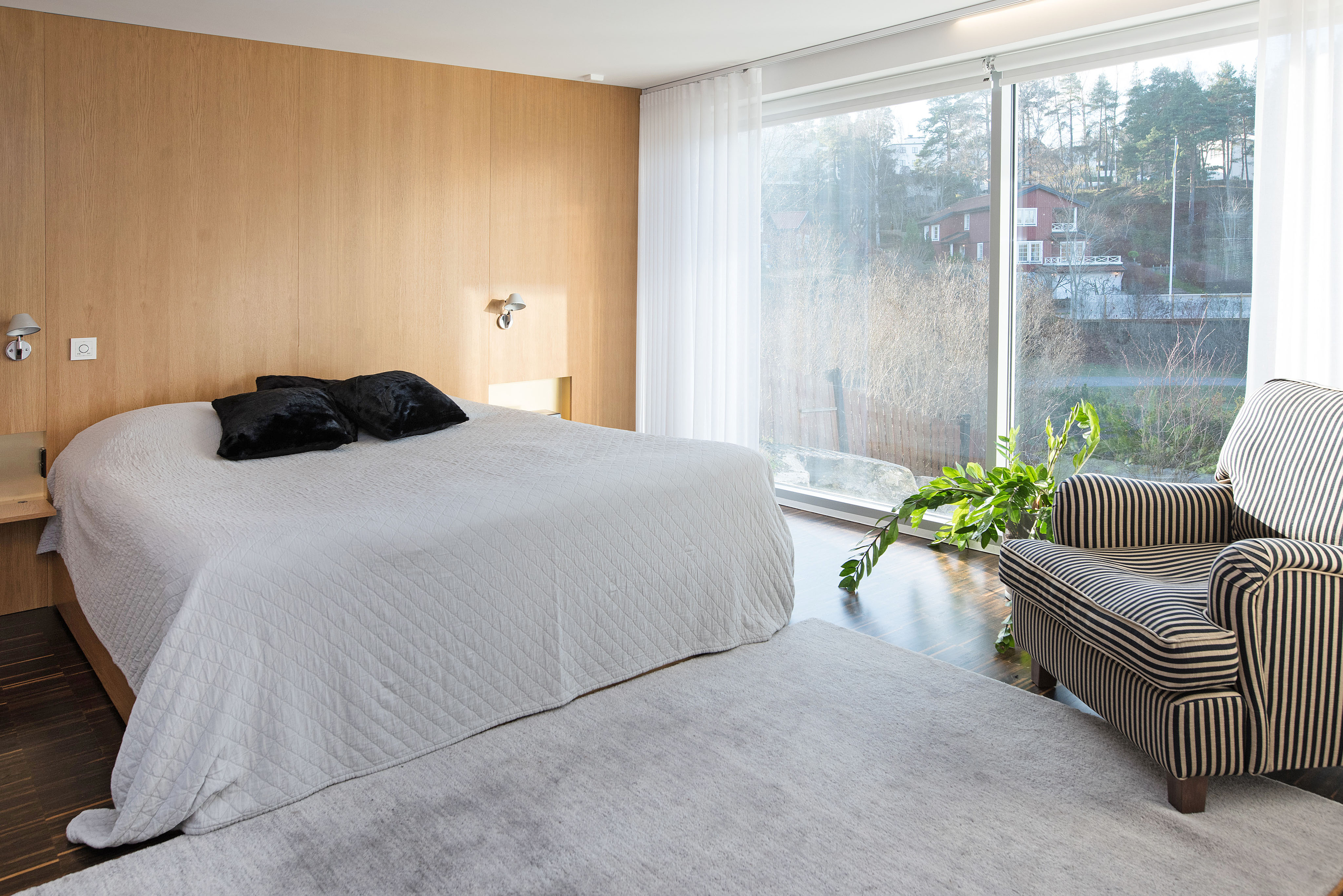 När du letar fastighetsmäklare i Stockholm kontakta Skeppsholmen Sotheby’s International Realty. De har allt från paradvåningar och slott till små häftiga lägenheter i rätt områden. Perfekt när du ska köpa bostad i Stockholm.