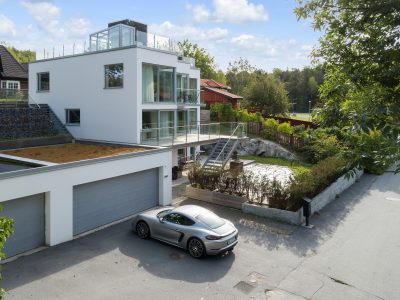 När du letar fastighetsmäklare i Stockholm kontakta Skeppsholmen Sotheby’s International Realty. De har allt från paradvåningar och slott till små häftiga lägenheter i rätt områden. Perfekt när du ska köpa bostad i Stockholm eller på Lidingö.