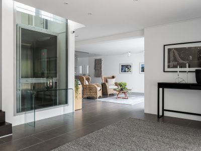 När du letar fastighetsmäklare i Stockholm kontakta Skeppsholmen Sotheby’s International Realty. De har allt från paradvåningar och slott till små häftiga lägenheter i rätt områden. Perfekt när du ska köpa bostad i Stockholm eller på Lidingö.