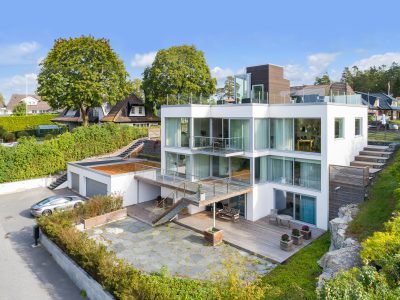 När du letar fastighetsmäklare i Stockholm kontakta Skeppsholmen Sotheby’s International Realty. De har allt från paradvåningar och slott till små häftiga lägenheter i rätt områden. Perfekt när du ska köpa bostad i Stockholm eller på Lidingö.