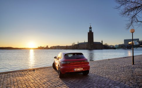 Porsche Macan GTS är en bil som kombinerar det sportiga och det sofistikerade på ett nytt sätt. Finns i Stockholm.