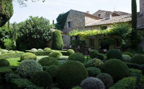 Villa i Provence - Sotheby’s International Realty. Hitta drömboenden och exklusiva hem.
