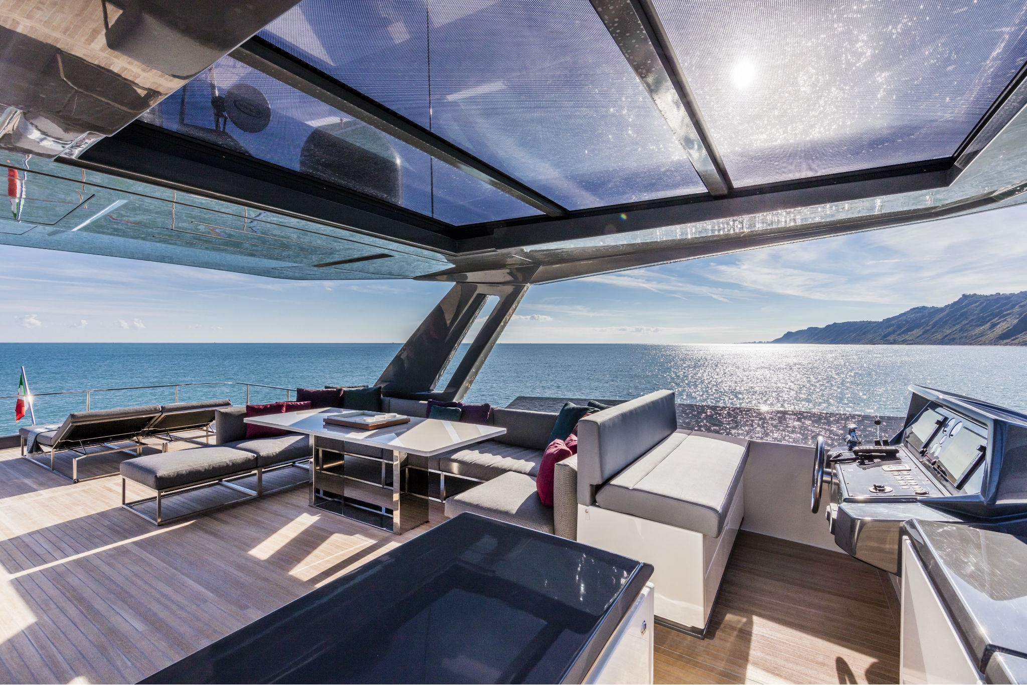 Ferretti Yachts 850. Du hittar fler yachts och exklusiva båtar på vår sajt.