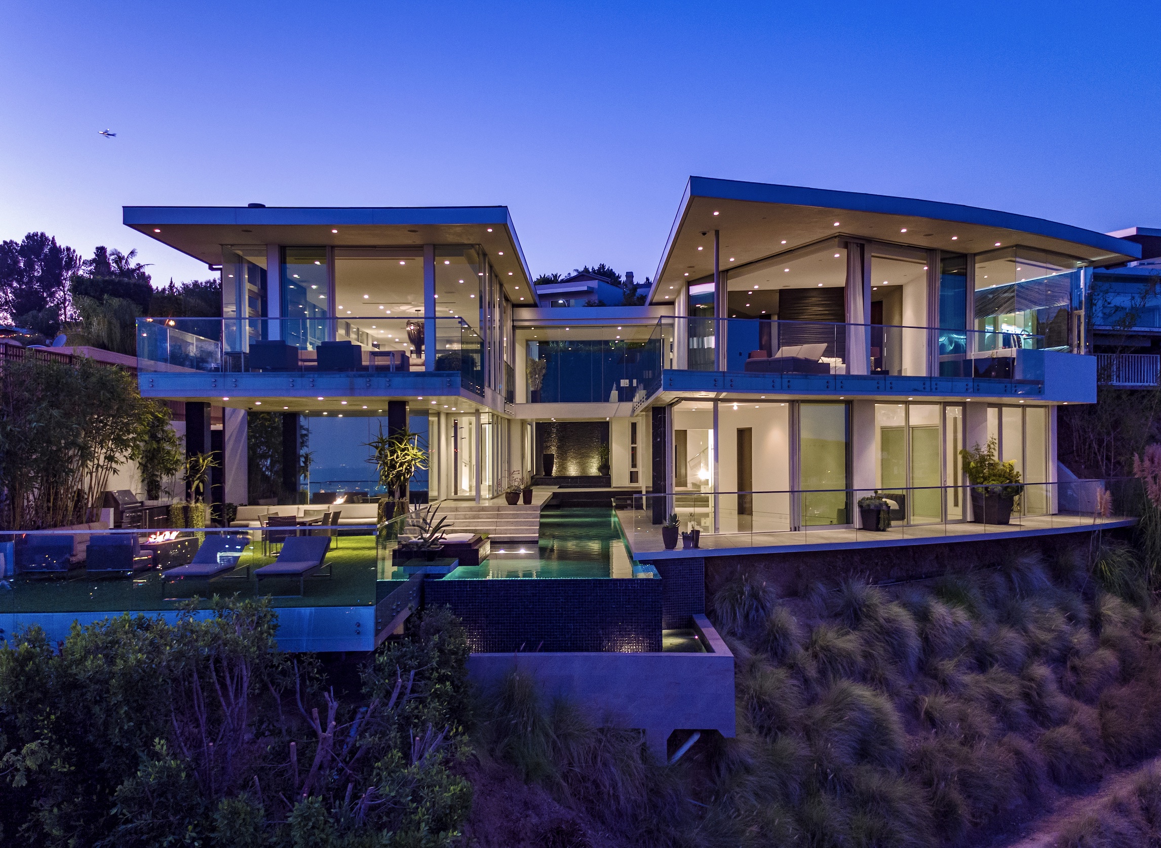 Vi visar exklusiva hem, med sagolik arkitekur, som ligger i Los Angeles och Hollywood