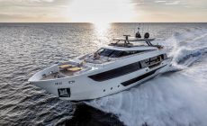 HOOM presenterar några av välrdens största motorbåtar, det är yachter och lyxiga båtar från den internationella arenan.