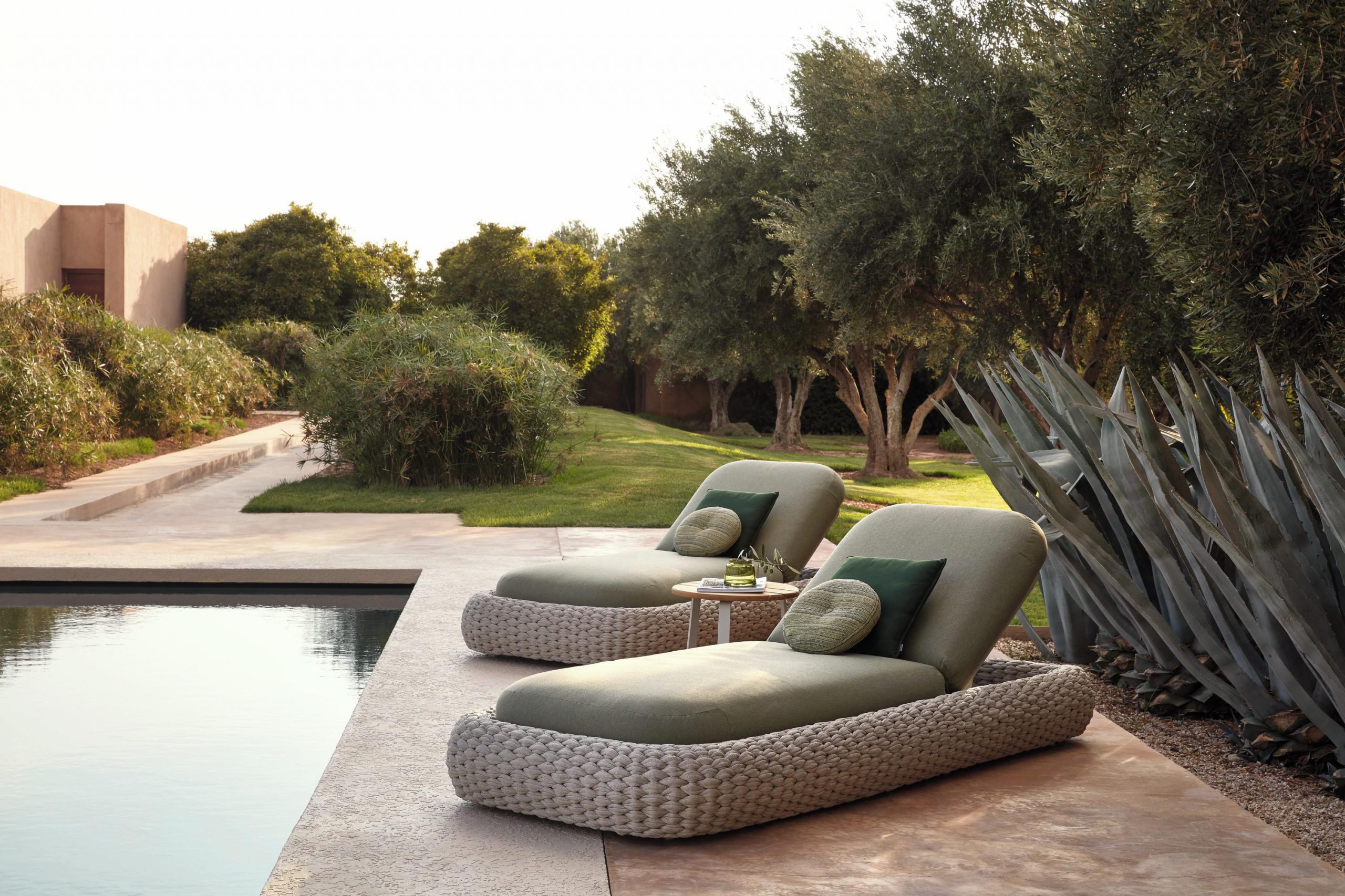 En exklusiv utemöbler som passar perfekt i din trädgård eller runt poolen.