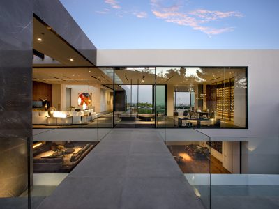 De bästa arkitekterna i världen, de lyxigaste hemmen, den mest inspirerande inredningen. Exklusiva hem i Hollywood.