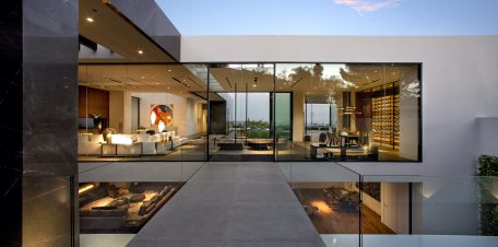 De bästa arkitekterna i världen, de lyxigaste hemmen, den mest inspirerande inredningen. Exklusiva hem i Hollywood.