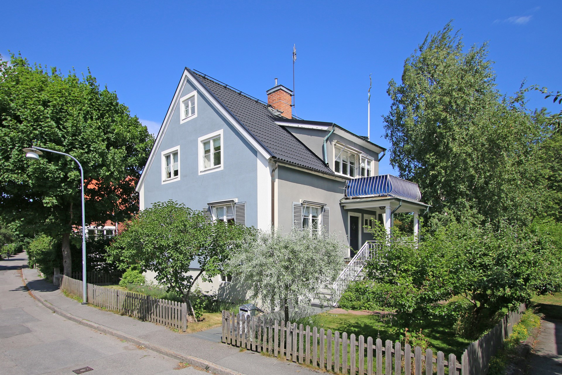 När du letar efter exklusiva villor och exklusiva bostadsrätter i Bromma i Stockholm.