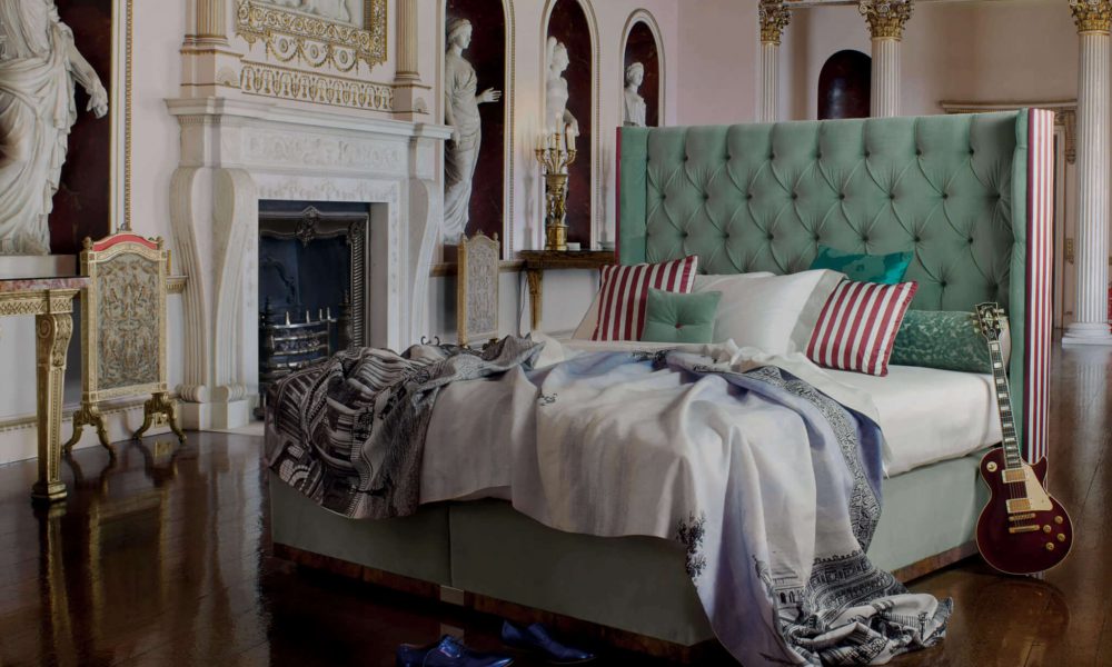 Savoir No1 - det här är sannolikt världens mest exklusiva säng, en lyxsäng helt enkelt. Perfekt för ett exklusivt sovrum.