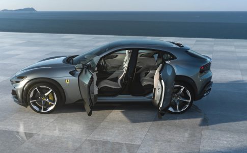 Ferrari Purosangue är en exklusiv bil för hela familjen som konkurrerar med andra exklusiva bilar i lyxbilssegmentet.