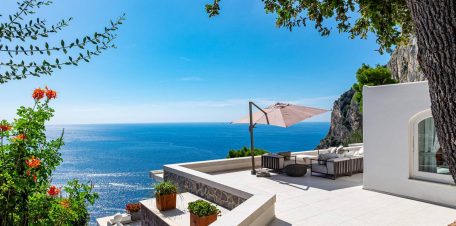 Ett exklusivt drömboende på Capri i Italien. Titta i vår guide om du letar efter exklusiva hem.
