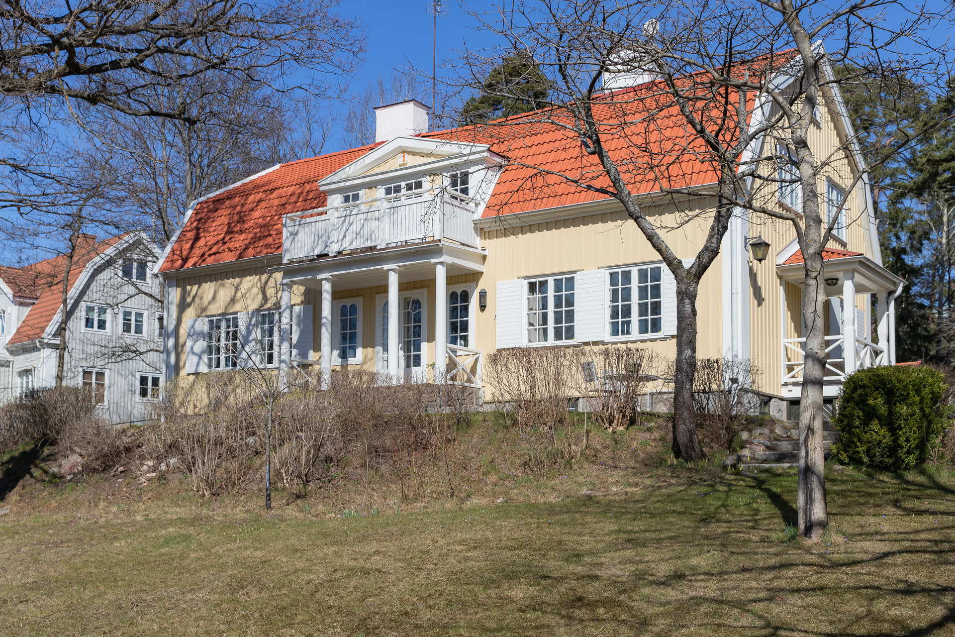 När du söker exklusiva villor och bostadsrätter i Danderyd, Djursholm och Stocksund.