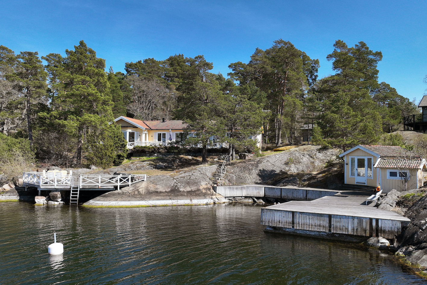 När du söker exklusiva villor, bostadsrätter och sjöställen i Stockholm.