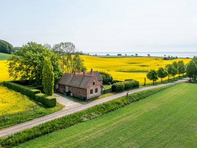 När du letar efter stora gårdar, villor och slott i Skåne. Exklusiva drömboenden i södra Sverige.