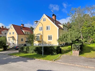 Kontakta Fjelkners om du söker eller ska sälja exklusiva villor eller bostadsrätter i Bromma.
