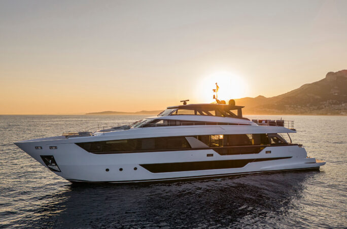 Exklusiva yachts och exklusiva båtar från världens alla hörn. Perfekt om du letar efter en exklusiv båt.