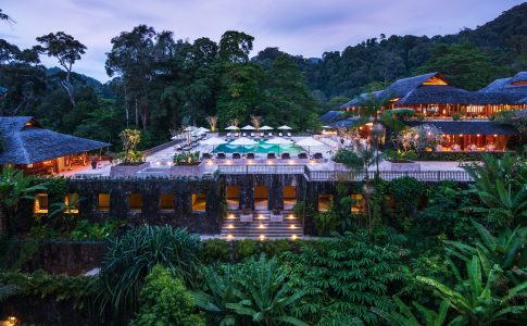 The Datai Langkawi. Ett lyxhotell inbäddat i tio miljoner år gammal regnskog vid Andamansjön. Villor i trädkronorna, privat strand, hyllat spa.