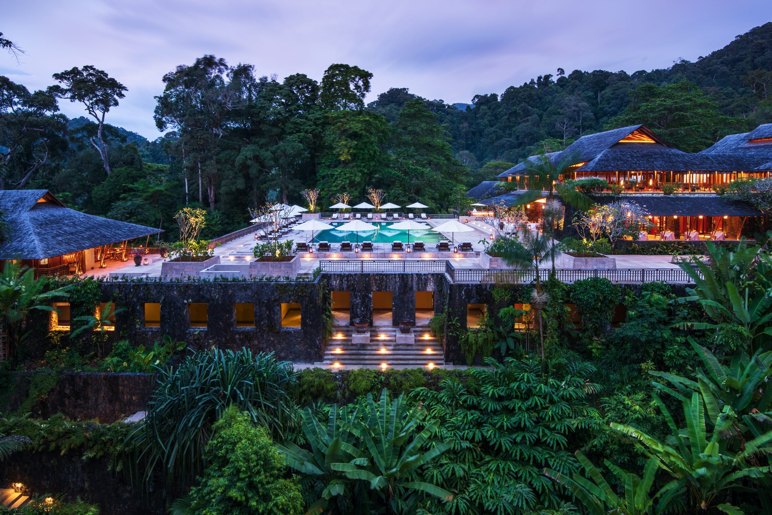 The Datai Langkawi. Ett lyxhotell inbäddat i tio miljoner år gammal regnskog vid Andamansjön. Villor i trädkronorna, privat strand, hyllat spa.