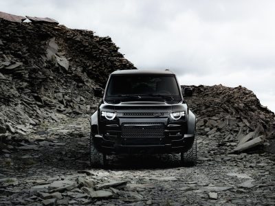 Defender OCTA Black är en kraftfull SUV med helsvart design, genomtänkta detaljer och avancerad prestanda. En exklusiv bil för dig som vill ha det lilla extra.