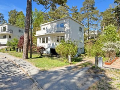 Fjelkners Fastighetsmäkleri erbjuder exklusiva villor och bostadsrätter i Bromma.