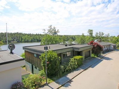 Fjelkners Fastighetsmäkleri erbjuder exklusiva villor och bostadsrätter i Bromma.