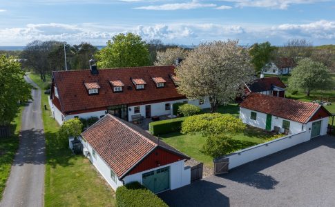 Jakobssons Bjäremäklaren erbjuder exklusiva gårdar och villor i Båstad och Torekov.