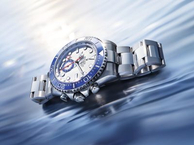 Rolex Yacht-Master II-klocka i stål med vit urtavla, röda visare för nedräkning och blå keramikram med minutgradering.