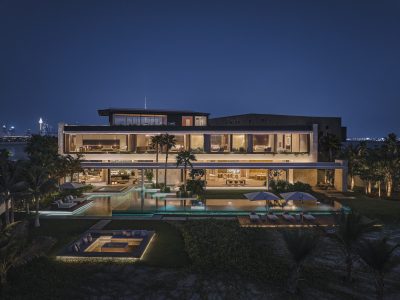 Island Villa på Jumeirah Bay Island i Dubai väljer återhållsamhet framför överdåd. Arkitektur av SAOTA och inredning av ARRCC och OKHA.