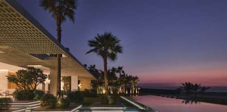 Island Villa på Jumeirah Bay Island i Dubai väljer återhållsamhet framför överdåd. Arkitektur av SAOTA och inredning av ARRCC och OKHA.