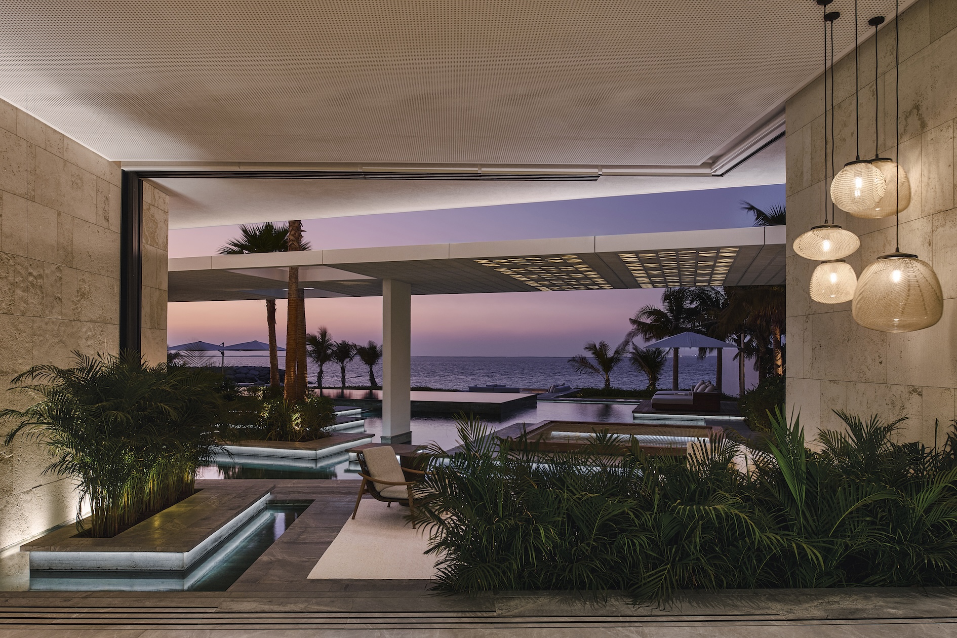 Island Villa på Jumeirah Bay Island i Dubai väljer återhållsamhet framför överdåd. Arkitektur av SAOTA och inredning av ARRCC och OKHA.