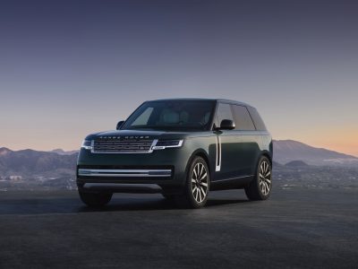 Range Rover Electric sedd framifrån.
