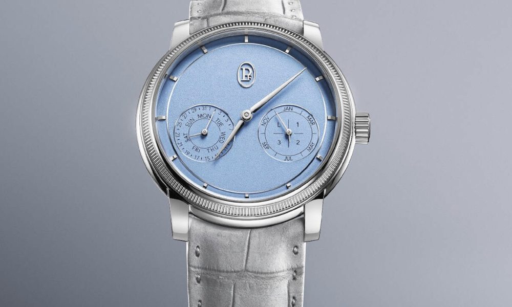 Parmigiani Fleurier Toric Quantième Perpétuel i platina med urtavla i Morning Blue, räfflad lunett och armband i ljusgrå alligator.