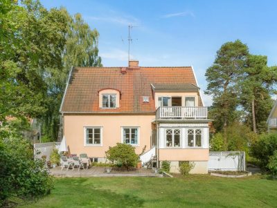 Exklusiva villor och bostadsrätter i Bromma.
